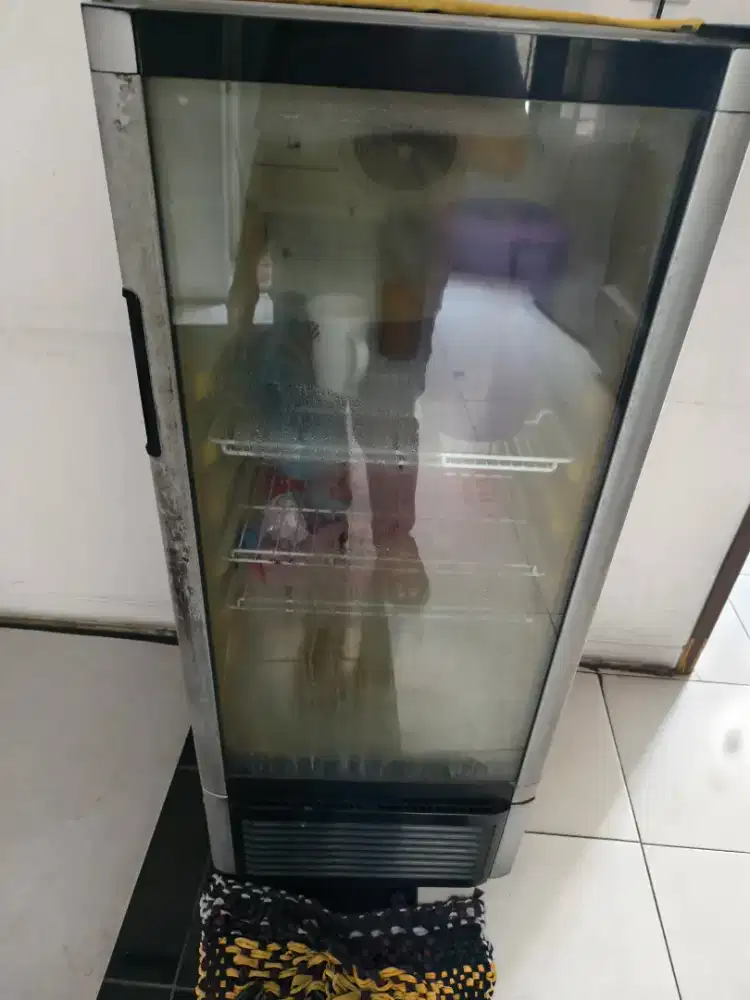 Showcase polytron dingin