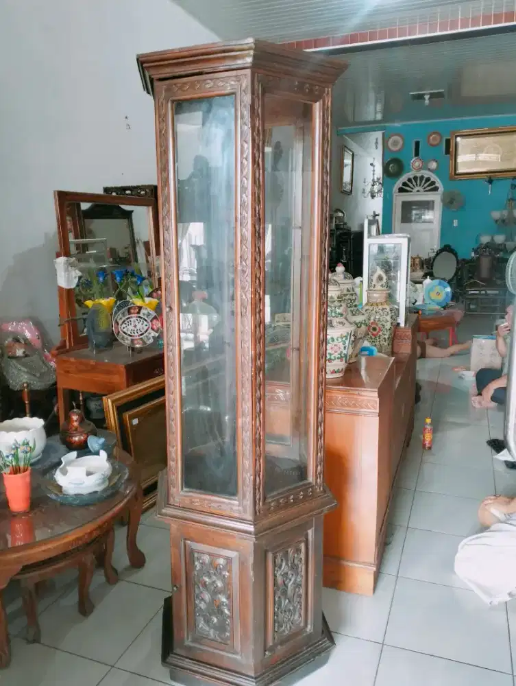 Lemari hias jati
