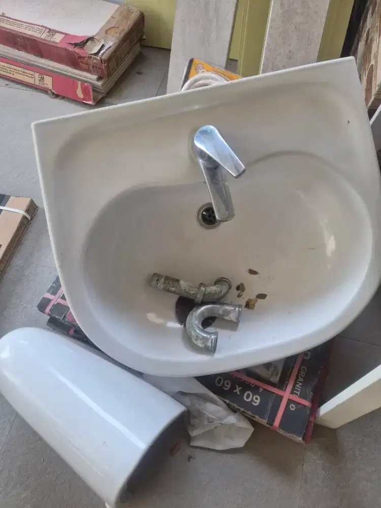 Wastafel kamar mandi
