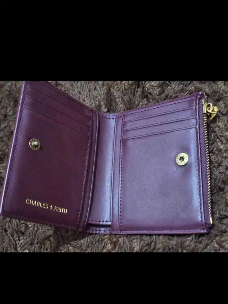 Dompet merck Baru, belum pernah digunakan.