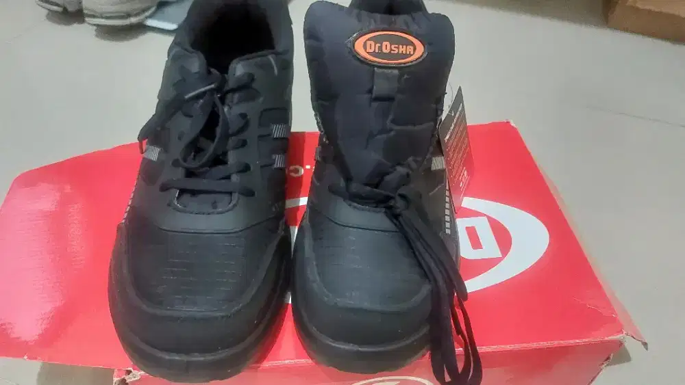Sepatu Safety Dr Osha Uk. 43 (28cm)