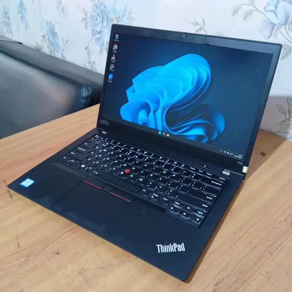 *Lenovo ThinkPad T490*