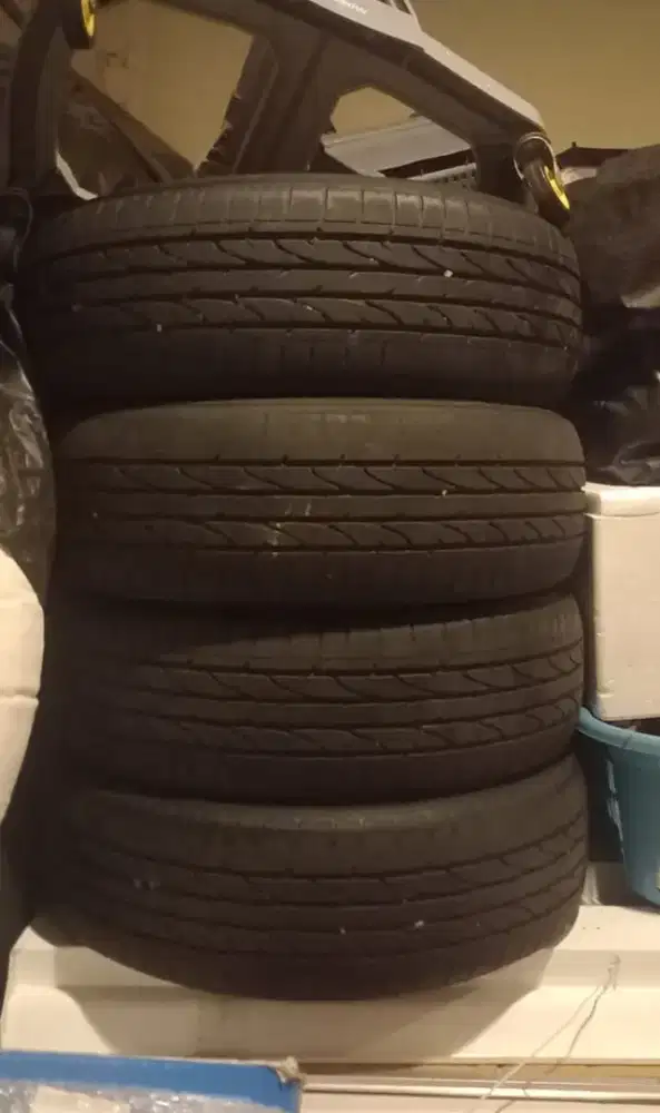 Ban mobil Bridgestone alenza 215/60 R17