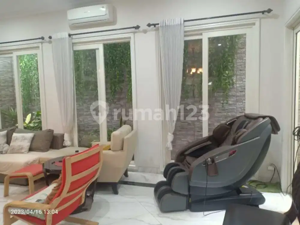 Rumah Cantik di Gading Serpong 2,5 Lantai Semi Furnish Siap Huni