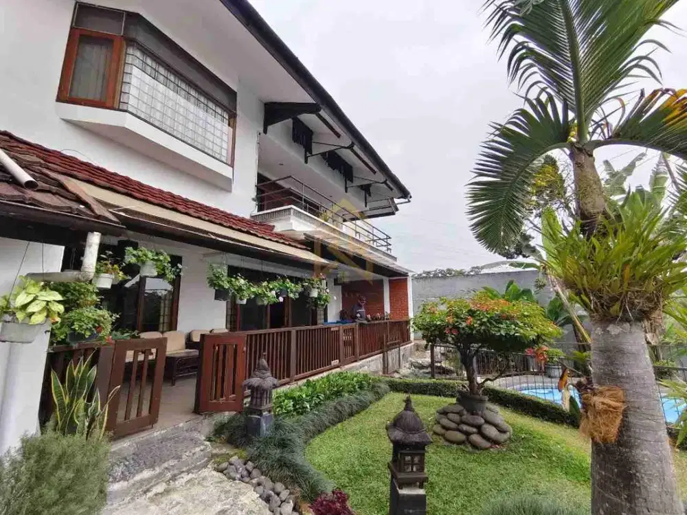 Hunian bernuansa villa Lahan luas di kawasan Setiabudi Bandung