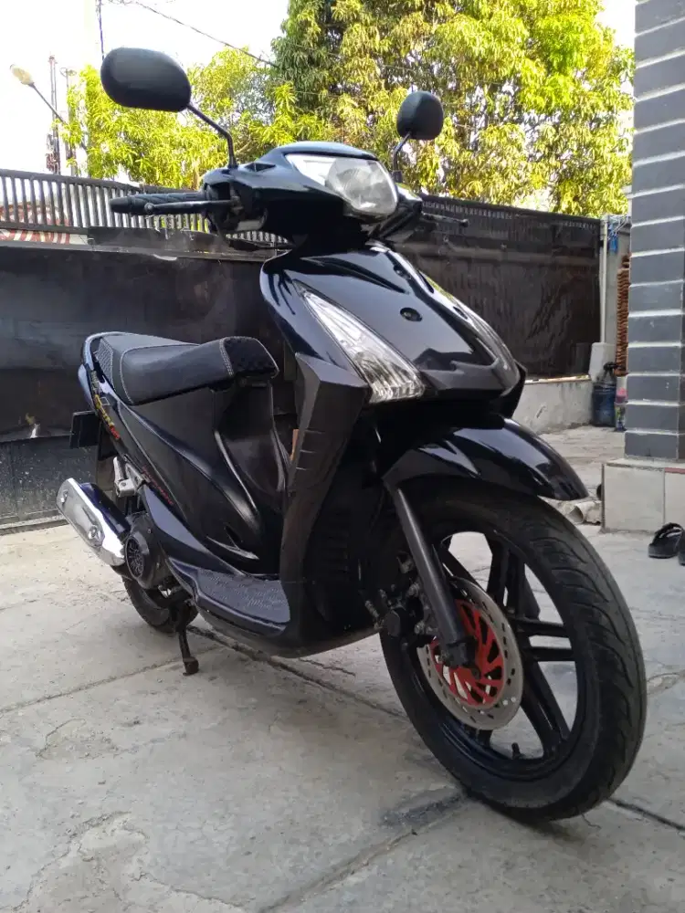 Suzuki Spin 2011