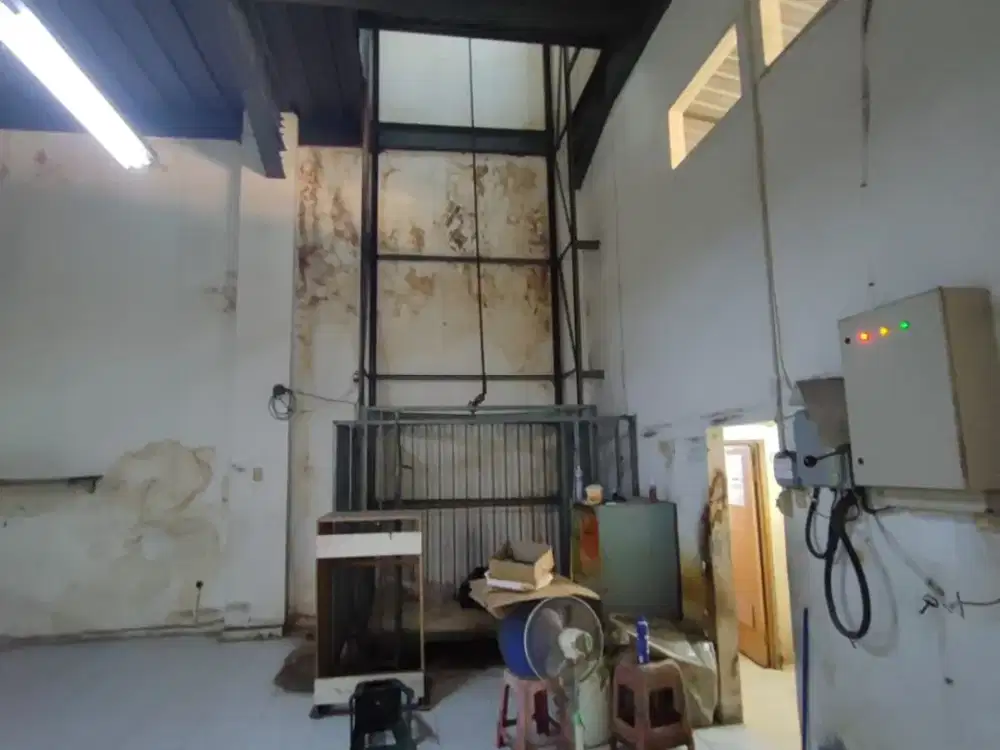 DISEWAKAN PABRIK VIKAMAS KAPUK JAKARTA UTARA ADA LIFT BARANG & GENSET ADA AKSES KONTAINER