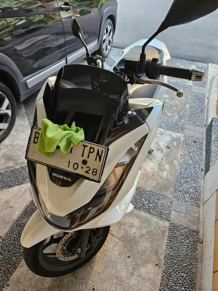 Honda pcx 160 cbs tahun 2023 low km pribadi tangan 1