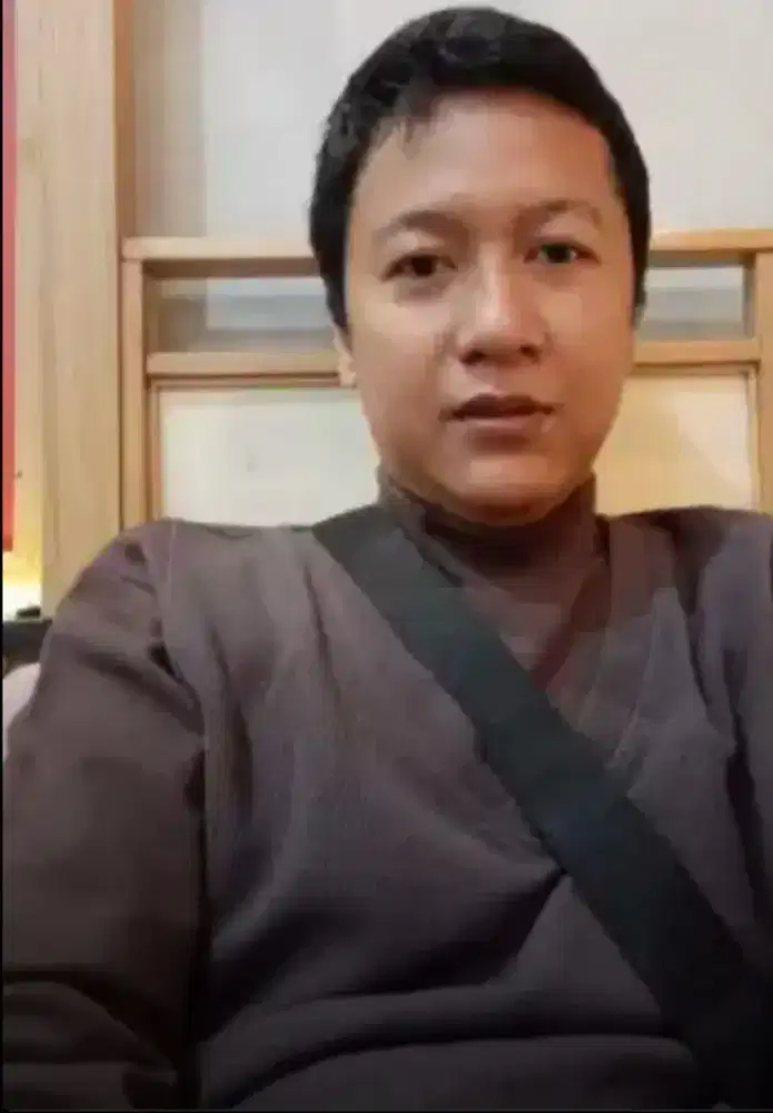 MENCARI PEKERJAN KURIR
