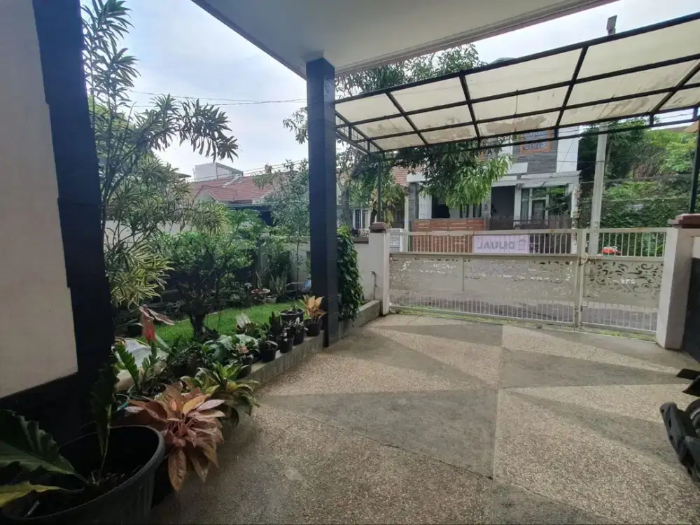 Dijual Rumah 3 Lantai Siap Huni di Antapani dekat Arcamanik Bandung