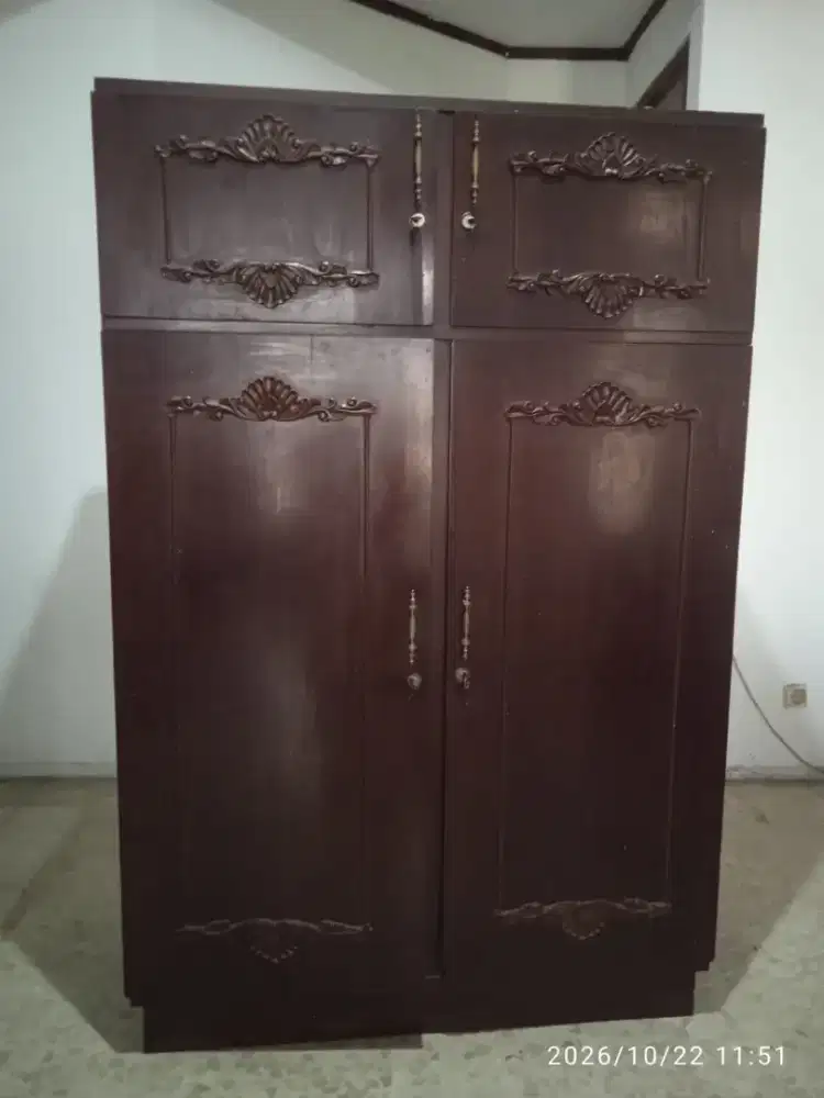Lemari kayu jati