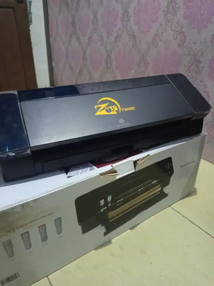 Mesin cutting cameo 4 untuk sticker dan polyflex
