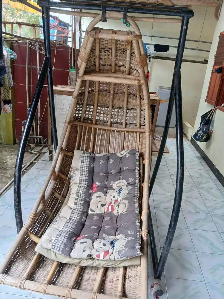Kursi Ayunan Gantung Rotan (tahun 2022)