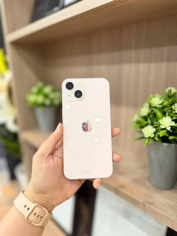 IPHONE 13 128 GB SECOND RESMI INDO BERGARANSI.