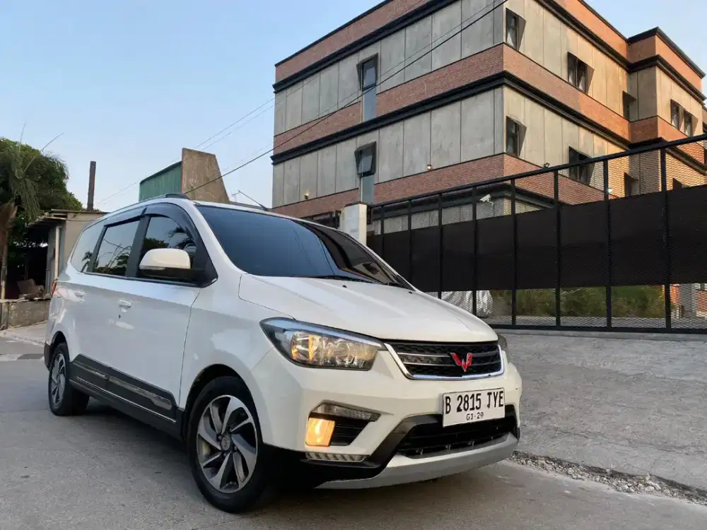 Wuling confero S lux
