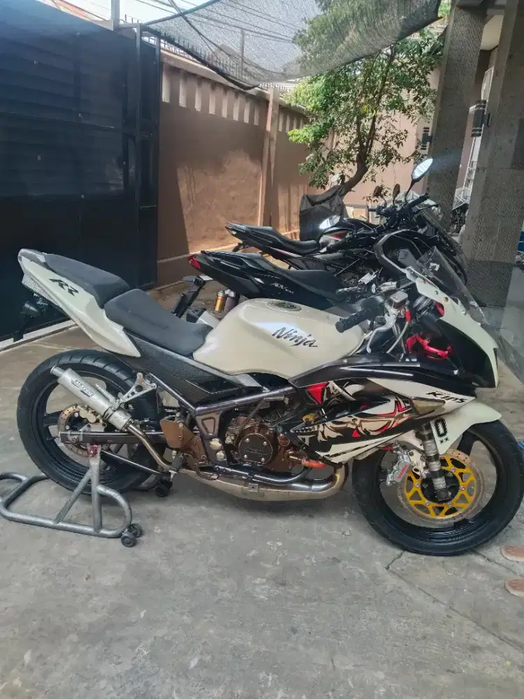 Di jual ninja RR new 2012 komlit pajak mati