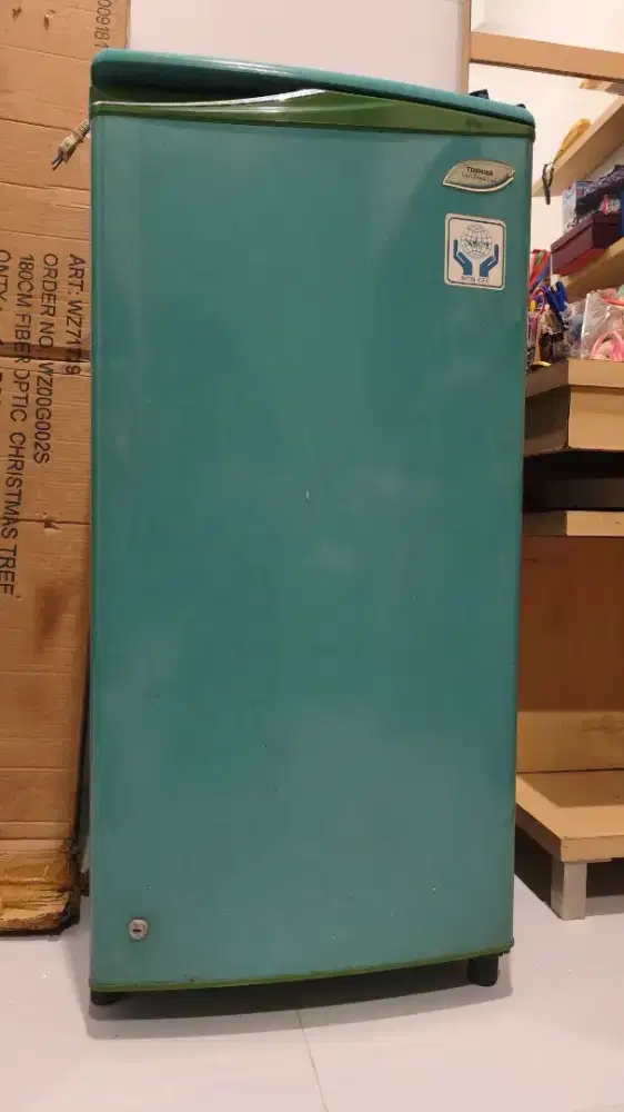 Kulkas 1 pintu.