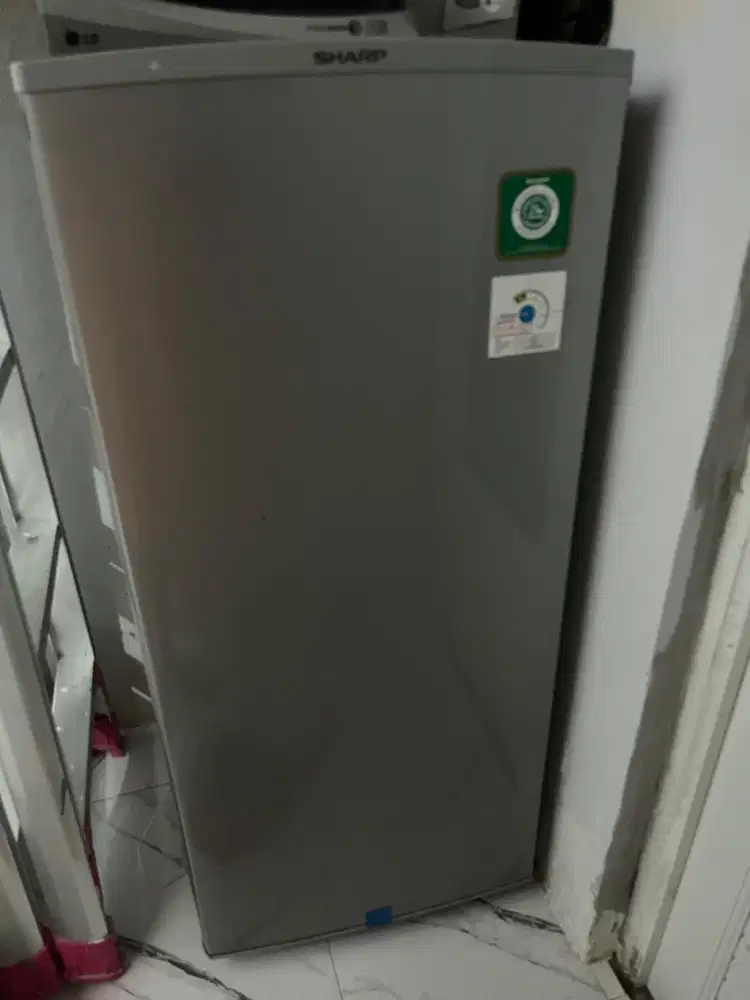 KULKAS ES BATU SHARP
