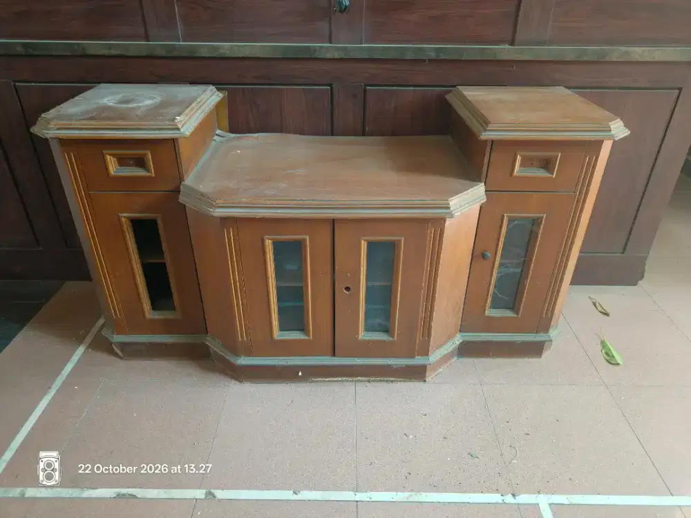 Meja TV Lemari Bekas