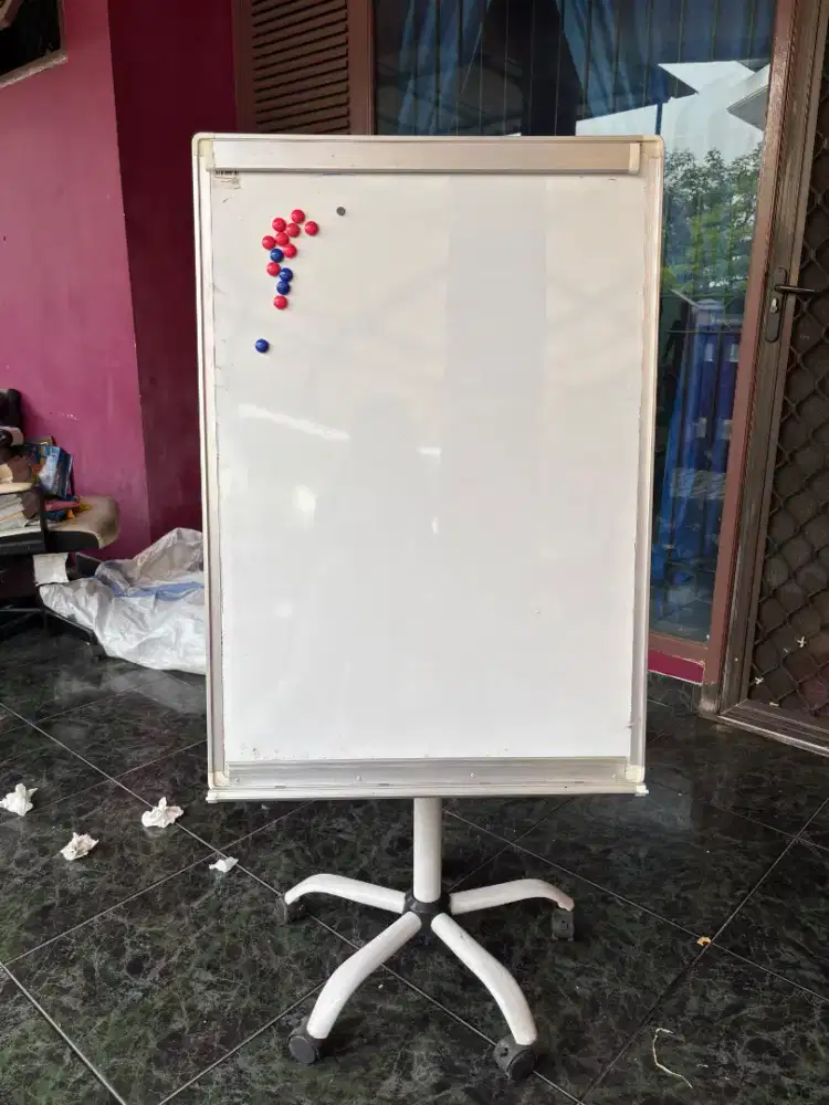 • Papan Tulis Kaca Flipchart Ace Hardware 70x100 dengan Roda