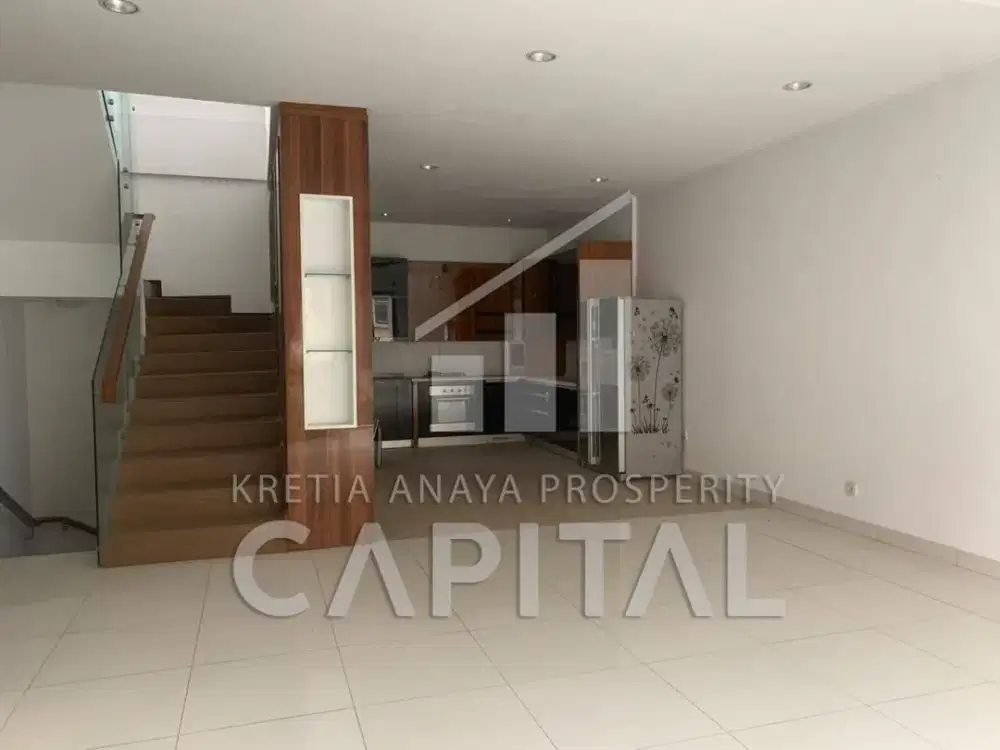 RUMAH TOWNHOUSE MEWAH HOOK DI SUDIRMAN