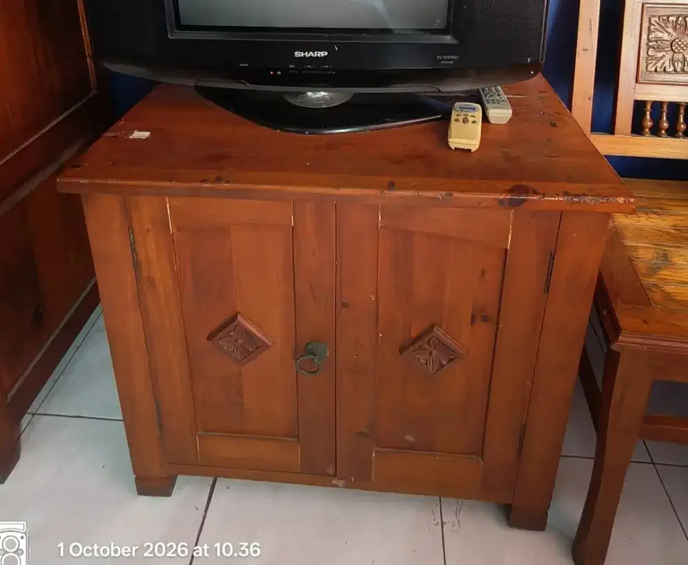 Meja TV Kayu Jati Antik