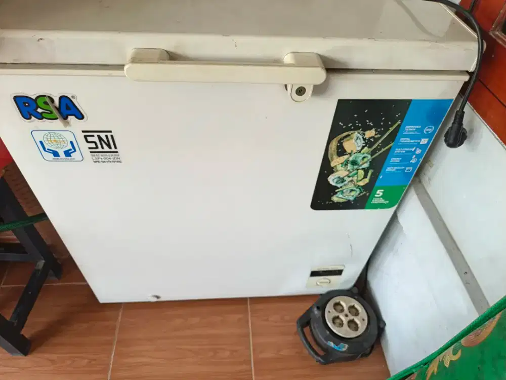Di jual Freezer merk RSA