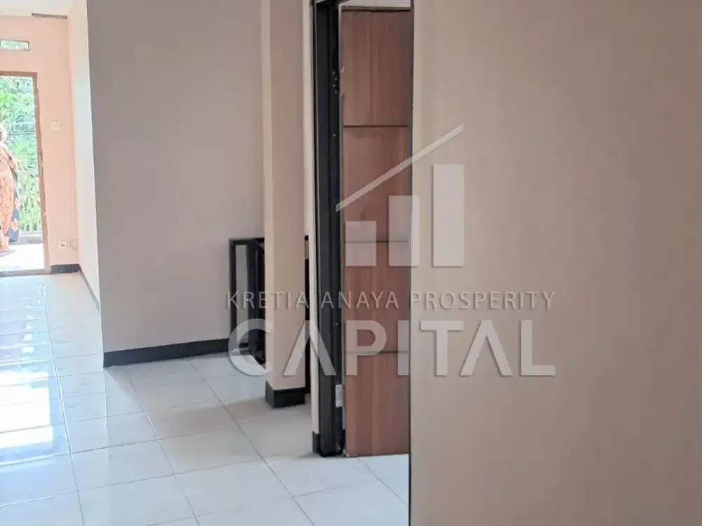 RUMAH STRATEGIS DENGAN AKSES JALAN LEBAR DI ANTAPANI