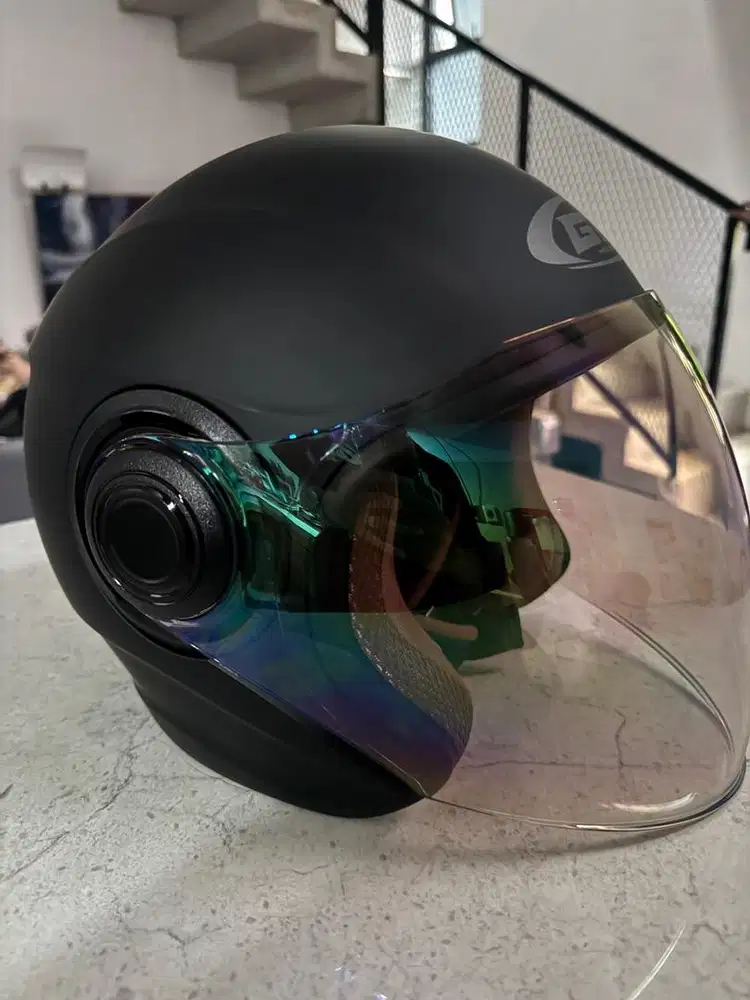 HELM GM POP HITAM UK. L