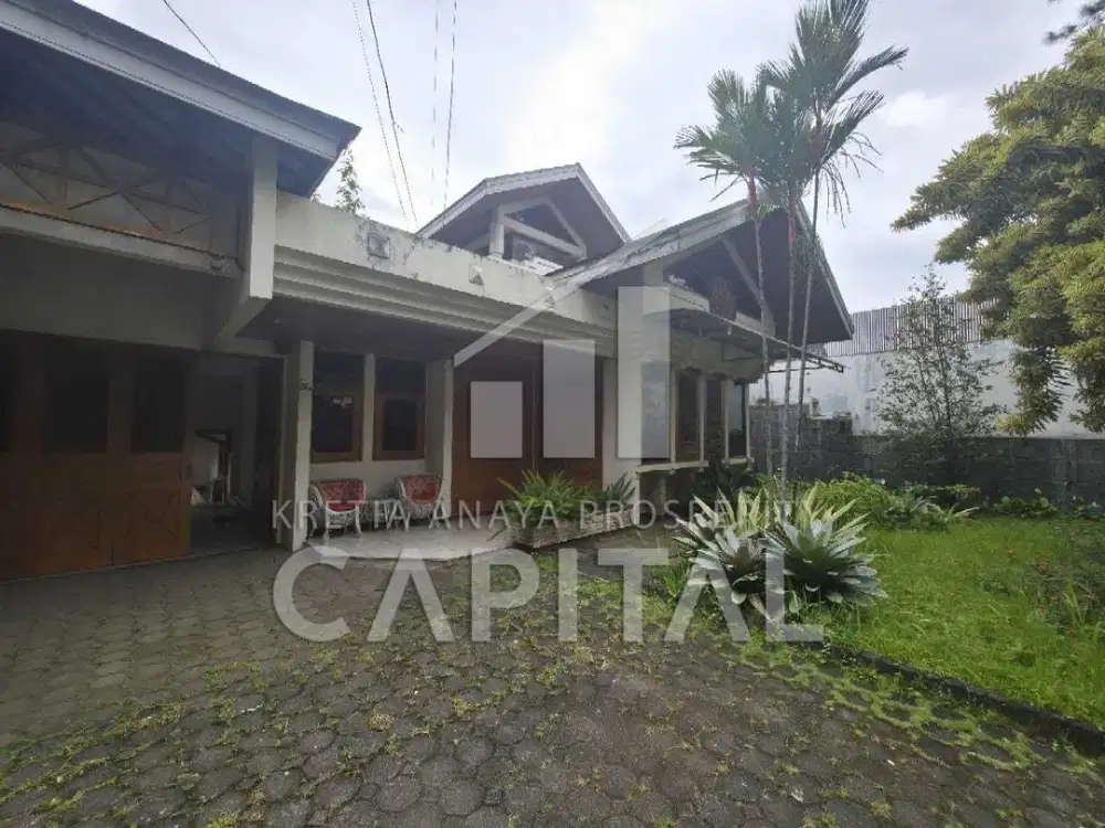 RUMAH LUAS 3 LANTAI DI SETRASARI BANDUNG