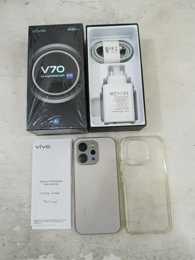 Vivo V70 12/256