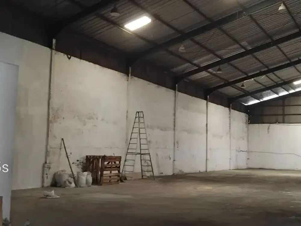 Gudang Luas 2.028 M² Dengan Akses Kontainer 40 Ft Di Cakung