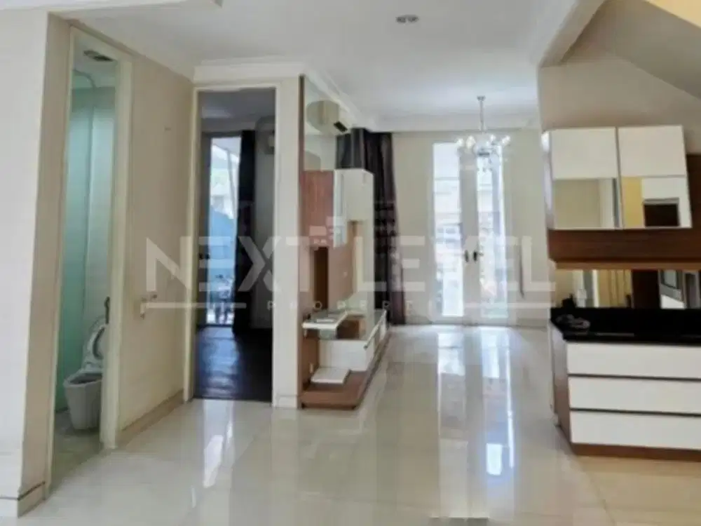 Dijual Rumah Larizwood Pakuwon Indah Minimalis Strategis Siap Huni