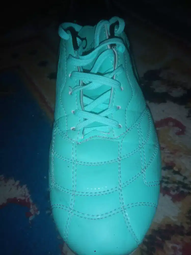 Sepatu bola ortusseight
