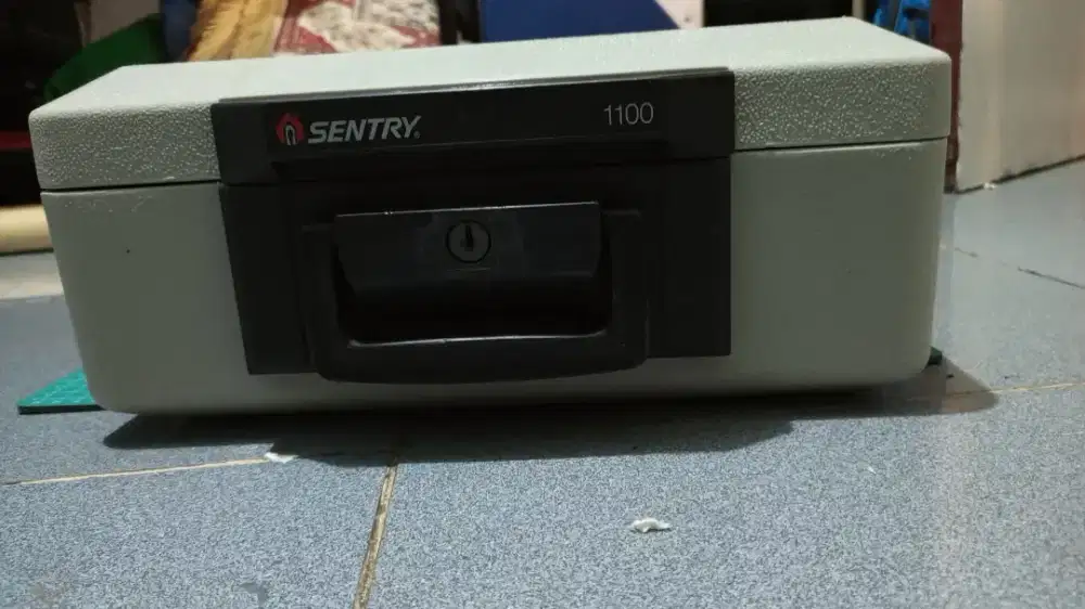 Brangkas portable sentry 1100