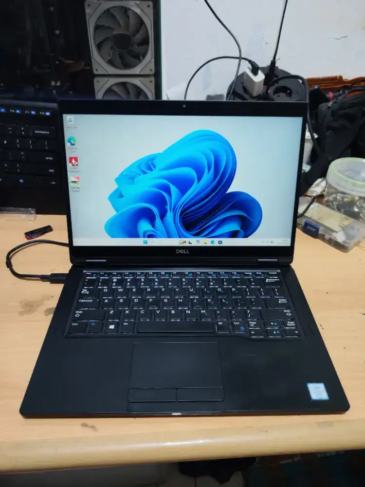 Laptop Dell Latitude 7390 , Layar Sentuh , Intel Core i5 Gen 8