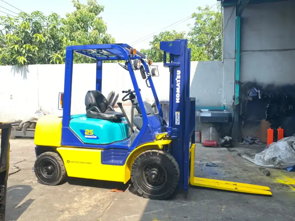 Forklift Komatsu 2,5 Ton,Manual,Tiang 3 Meter,FD25-12,Tahun 2003