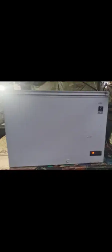 Frezer second merek aqua ukuran 300L