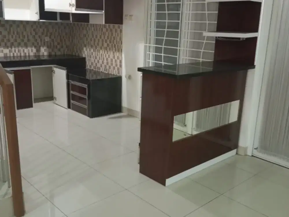 Di Jual Rumah Hoek dalam Cluster di Citra Gran Cibubur