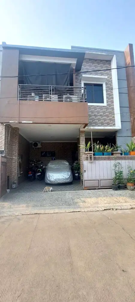 DIJUAL RUMAH 2,5 LANTAI PERUMNAS 3 KARAWCI SHM 4KT, 2KM, BONUS LENGKAP
