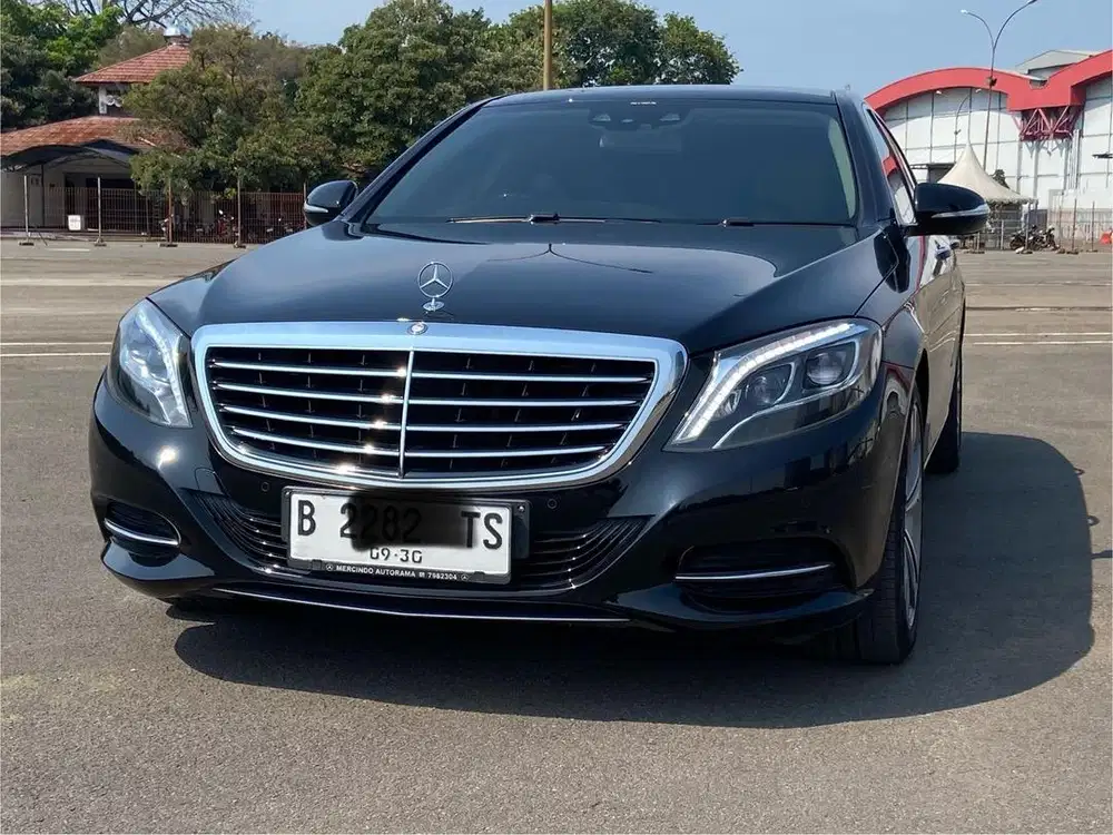 DIJUAL CEPAT MOBIL MERCY S400L AT HITAM 2015