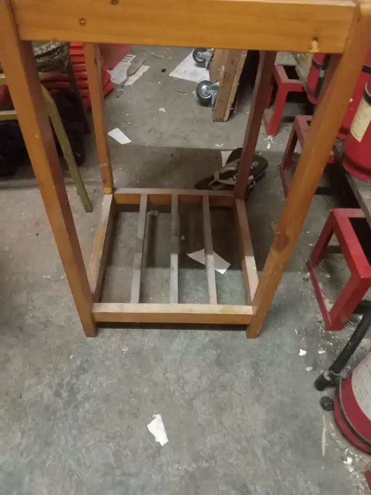 Rak kayu serbaguna