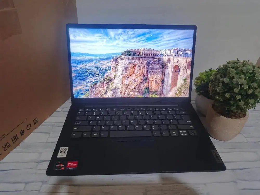 LENOVO V14 G4 AMN — AMD RYZEN 5 7520U RAM 8GB SSD 512GB LAYAR FHD