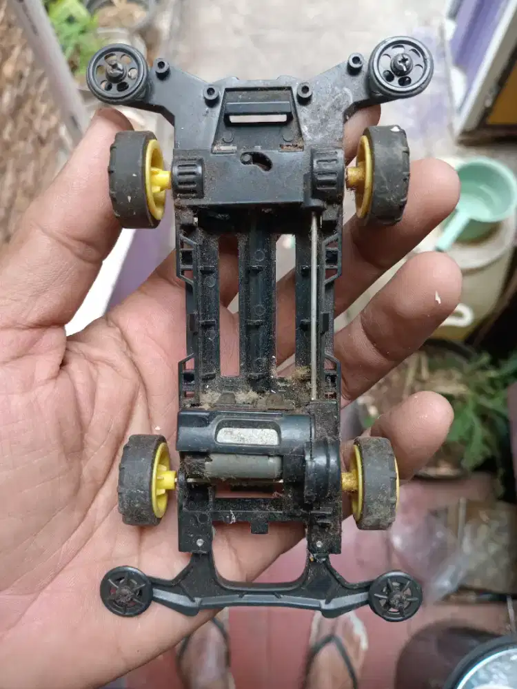 Rangka mobil mainan tamiya