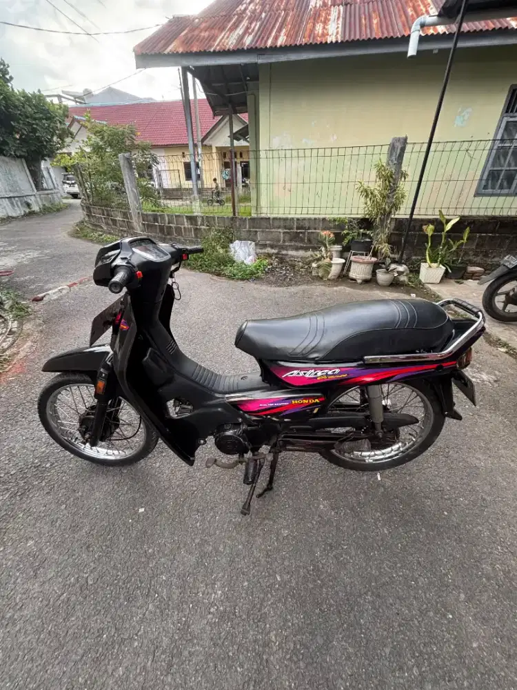 Astrea grand hitam 1996