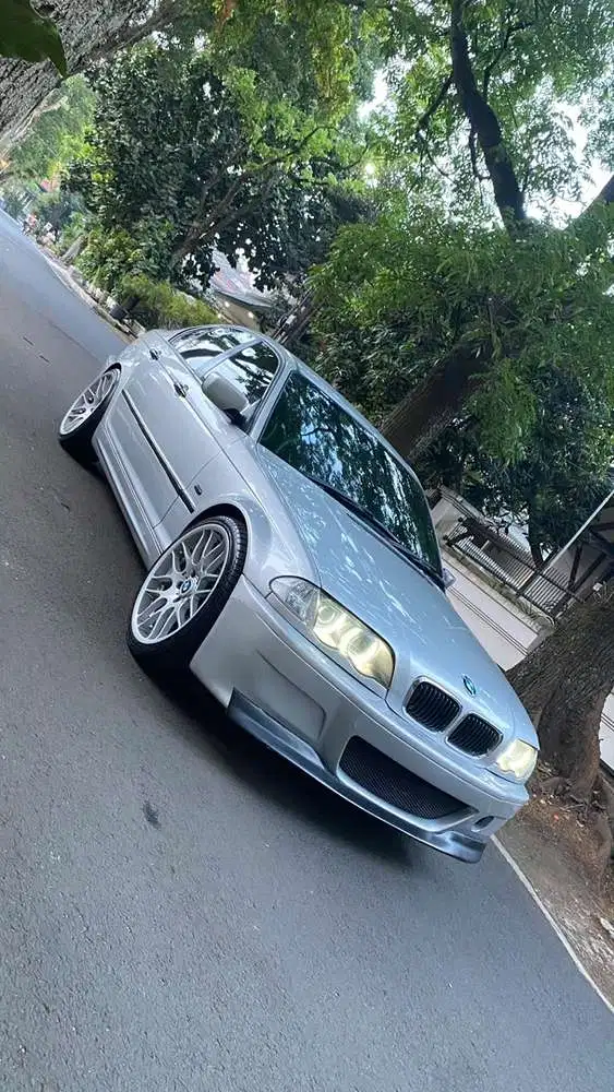 BMW 320i 2001 Bensin
