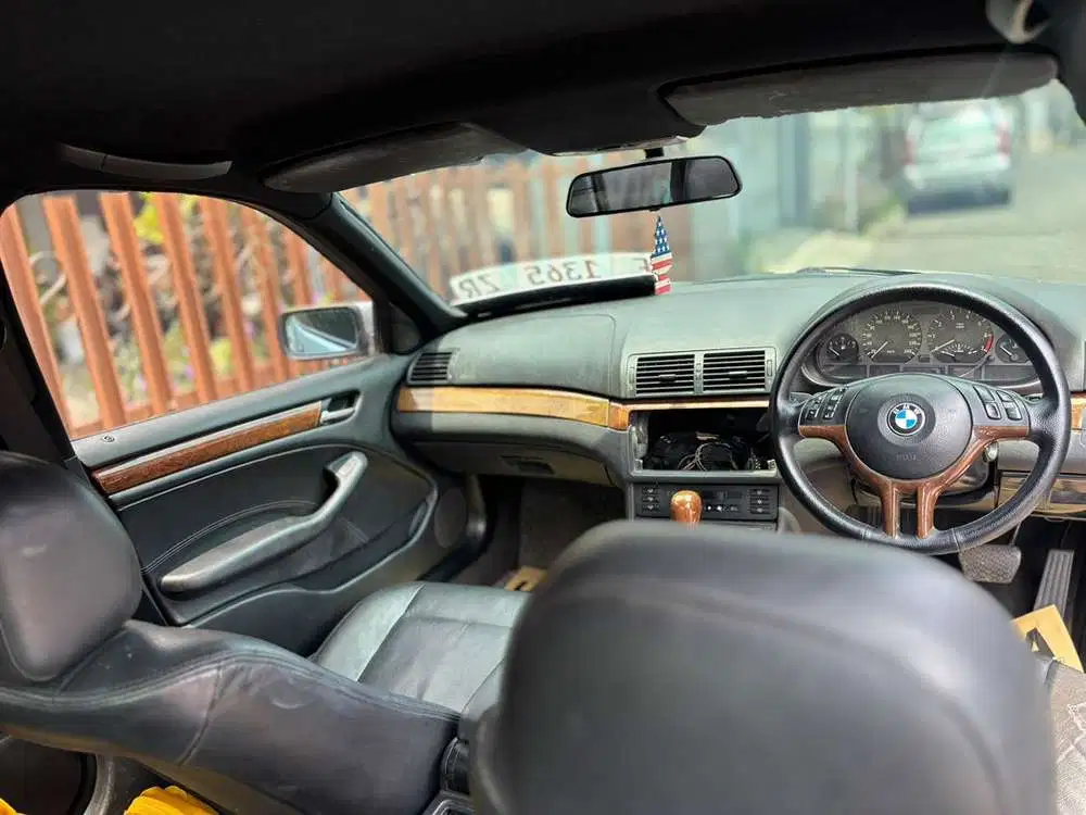 BMW 320i 2001 Bensin