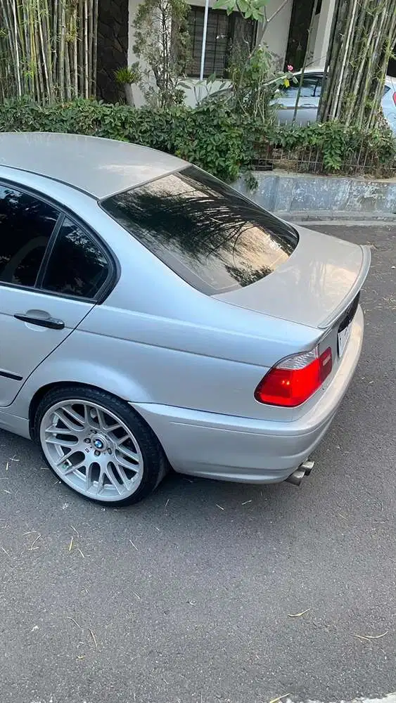 BMW 320i 2001 Bensin