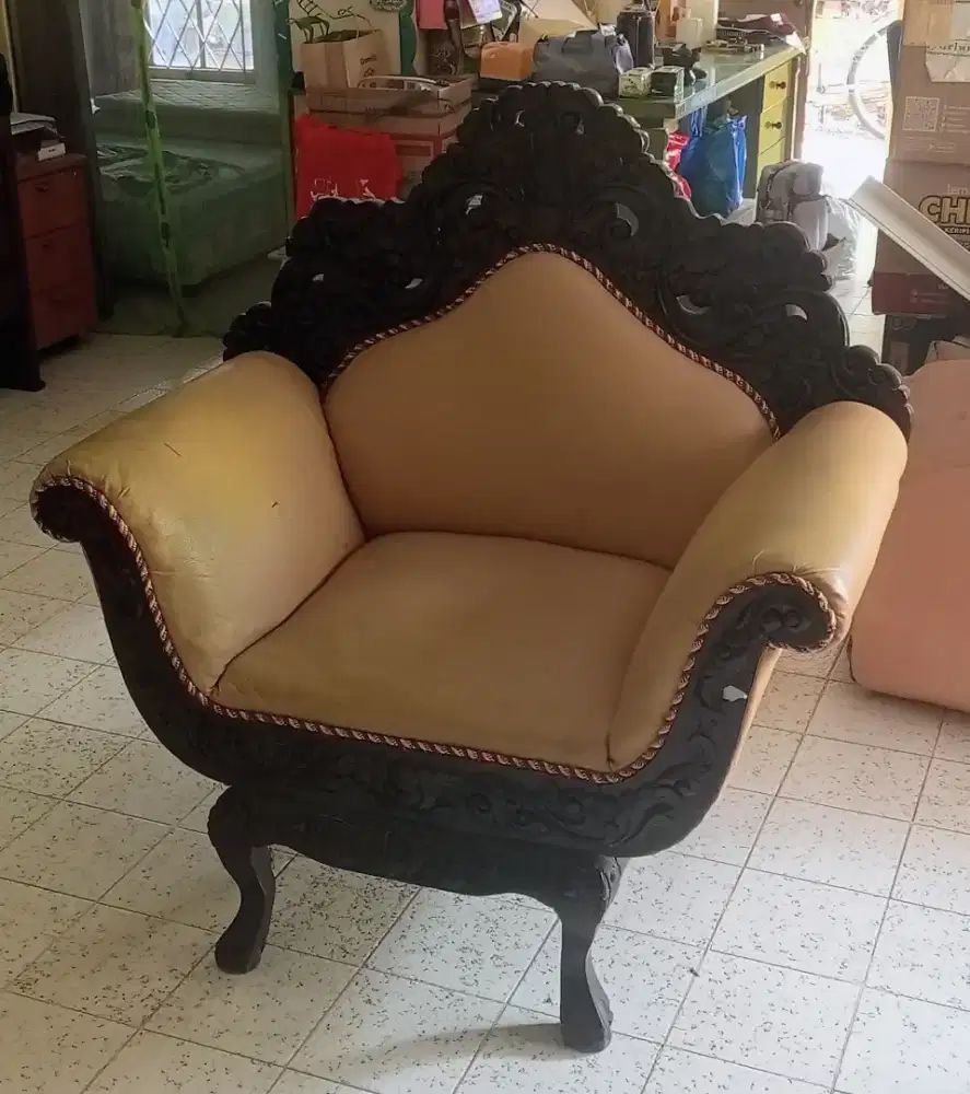 Kursi santai kayu ukiran