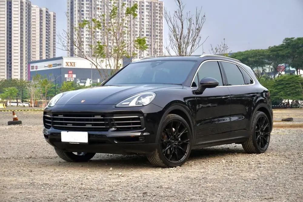 Rare Item! Porsche Cayenne 3.0 9Y0 2019 Hitam Mulus Langka